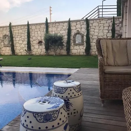 Izmir Alacati'da Ozel Havuzlu Luks Kiralik