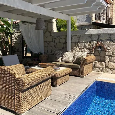 Willa Izmir Alacati'da Ozel Havuzlu Luks Kiralik Çeşme