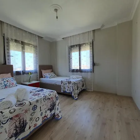 Izmir Alacati'da Ozel Havuzlu Luks Kiralik Willa