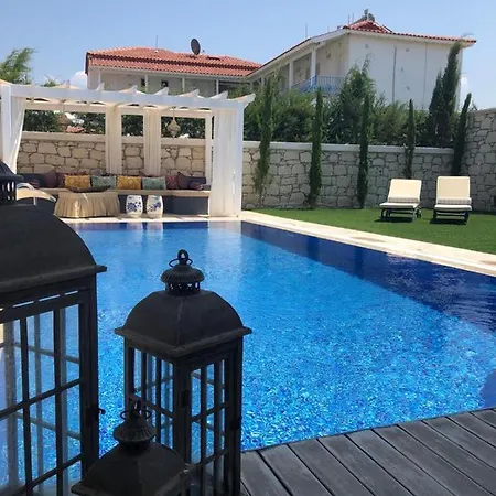 Willa Izmir Alacati'da Ozel Havuzlu Luks Kiralik *
