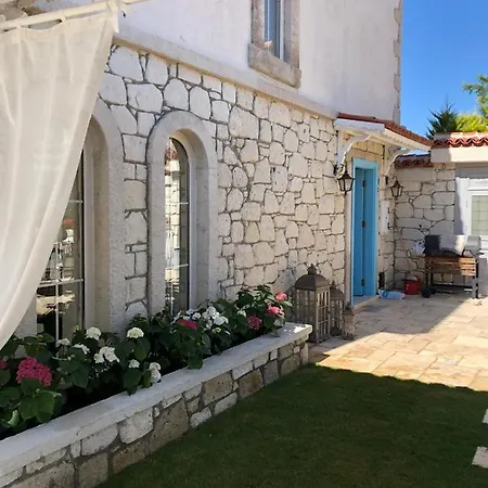 Izmir Alacati'da Ozel Havuzlu Luks Kiralik * Çeşme
